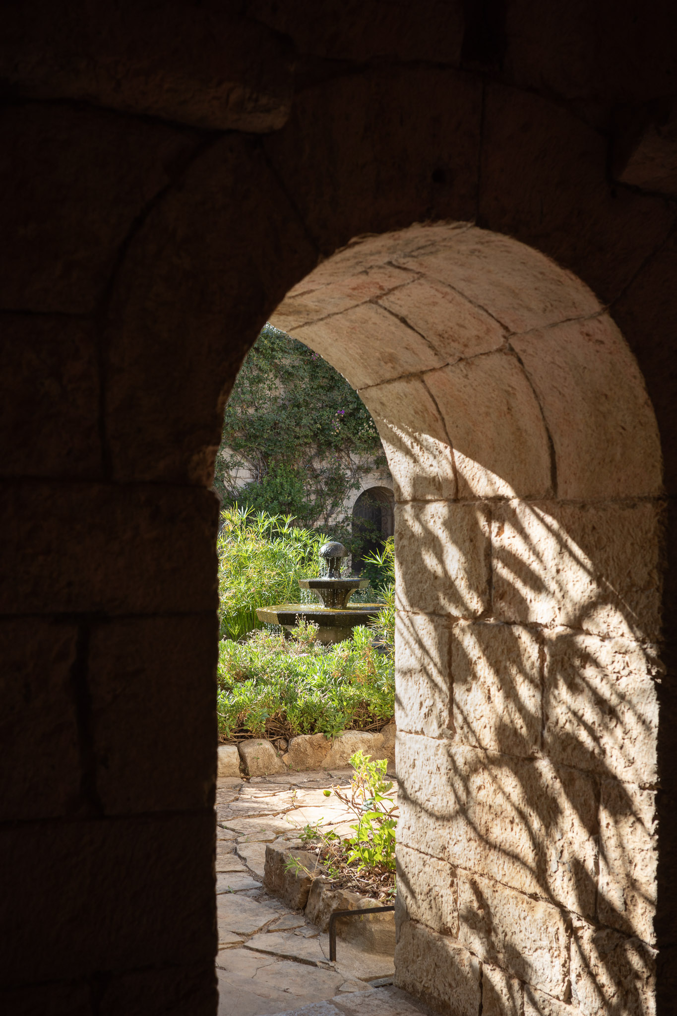 Île Saint-Honorat — monastery cloister